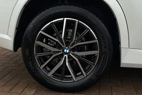 DY73OZV BMW X1 1.5 20i MHT M Sport DCT sDrive Euro 6 (s/s) 5dr Thumbnail #7