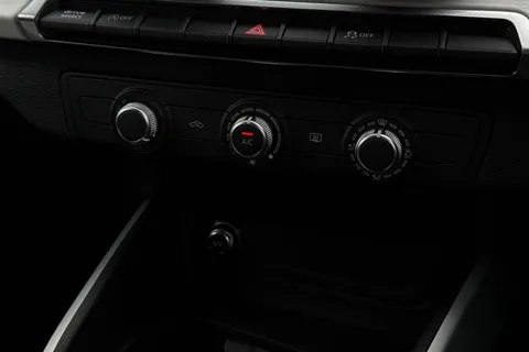  Audi Q2 1.0 TFSI 30 Black Edition Euro 6 (s/s) 5dr Thumbnail #22