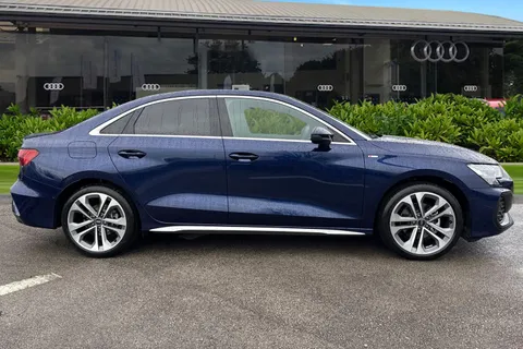  Audi A3 1.5 TFSI S line S Tronic Euro 6 (s/s) 4dr Thumbnail #4