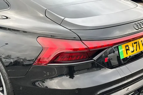 PJ71VYL Audi RS e-tron GT Carbon Vorsprung 440,00 kW Thumbnail #8