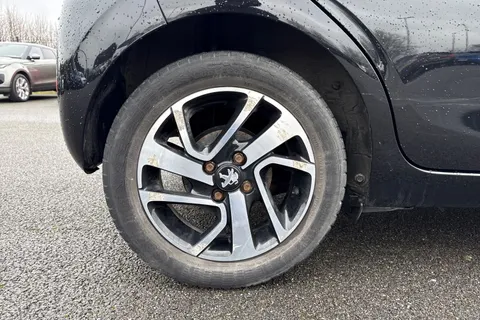 11 of 63 for PEUGEOT 108 1.0 Allure Euro 6 (s/s) 5dr