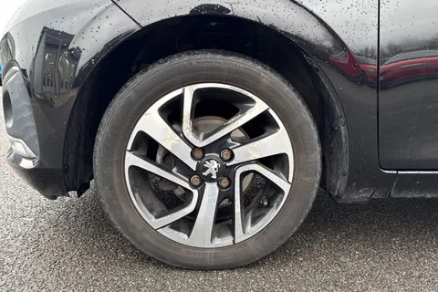 12 of 63 for PEUGEOT 108 1.0 Allure Euro 6 (s/s) 5dr