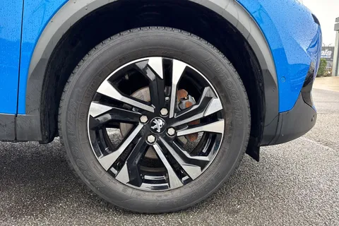 MD71NBM PEUGEOT 2008 1.2 PureTech GT Euro 6 (s/s) 5dr Thumbnail #10