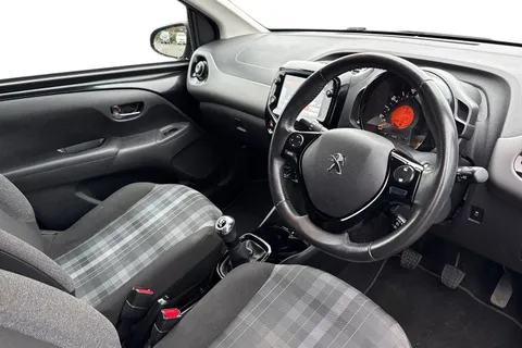 14 of 63 for PEUGEOT 108 1.0 Allure Euro 6 (s/s) 5dr