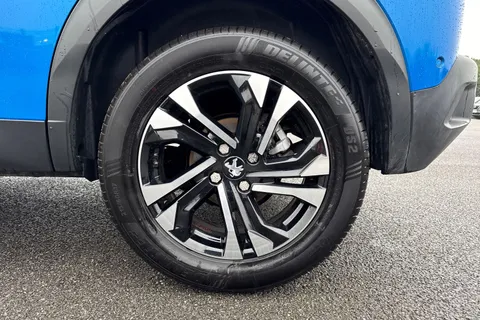 MD71NBM PEUGEOT 2008 1.2 PureTech GT Euro 6 (s/s) 5dr Thumbnail #13
