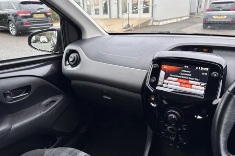 17 of 63 for PEUGEOT 108 1.0 Allure Euro 6 (s/s) 5dr