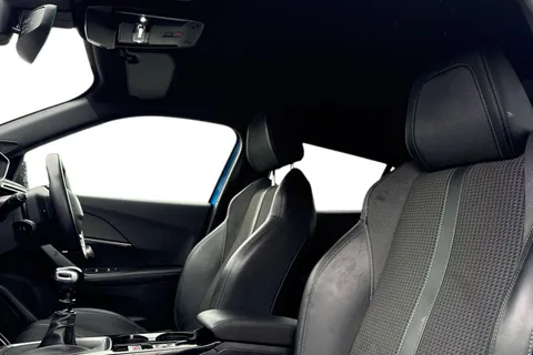 MD71NBM PEUGEOT 2008 1.2 PureTech GT Euro 6 (s/s) 5dr Thumbnail #16