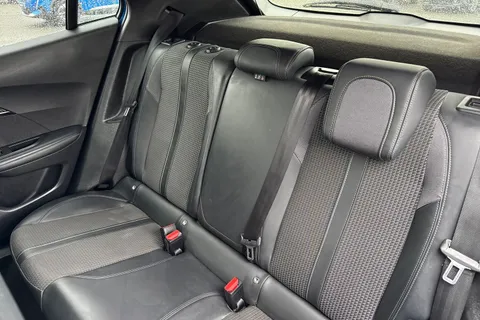 MD71NBM PEUGEOT 2008 1.2 PureTech GT Euro 6 (s/s) 5dr Thumbnail #19