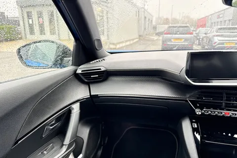 MD71NBM PEUGEOT 2008 1.2 PureTech GT Euro 6 (s/s) 5dr Thumbnail #20