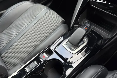 FG71NVJ PEUGEOT e-208 50kWh GT Auto 5dr Thumbnail #23