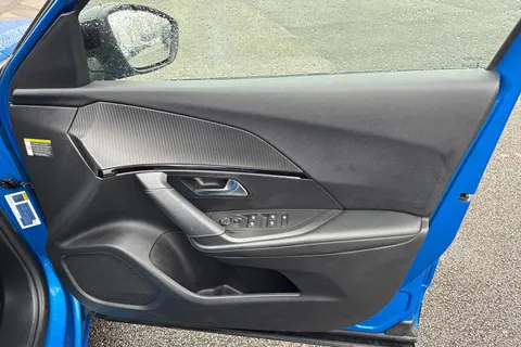 MD71NBM PEUGEOT 2008 1.2 PureTech GT Euro 6 (s/s) 5dr Thumbnail #21