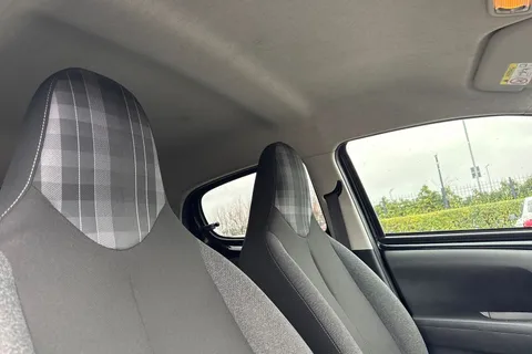 24 of 63 for PEUGEOT 108 1.0 Allure Euro 6 (s/s) 5dr