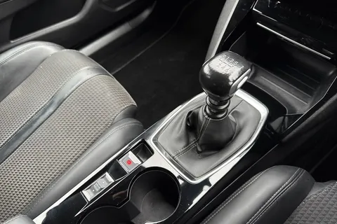MD71NBM PEUGEOT 2008 1.2 PureTech GT Euro 6 (s/s) 5dr Thumbnail #23