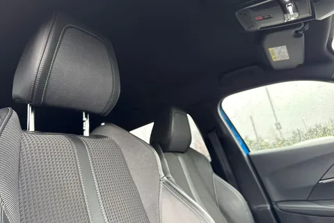 MD71NBM PEUGEOT 2008 1.2 PureTech GT Euro 6 (s/s) 5dr Thumbnail #24