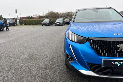 MD71NBM PEUGEOT 2008 1.2 PureTech GT Euro 6 (s/s) 5dr Thumbnail #25