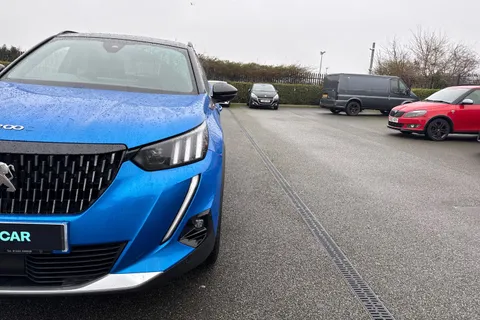 MD71NBM PEUGEOT 2008 1.2 PureTech GT Euro 6 (s/s) 5dr Thumbnail #26