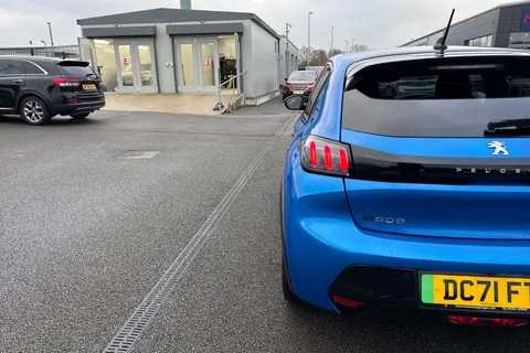 DC71FTE PEUGEOT e-208 50kWh GT Auto 5dr Thumbnail #31