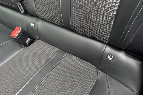 MD71NBM PEUGEOT 2008 1.2 PureTech GT Euro 6 (s/s) 5dr Thumbnail #36