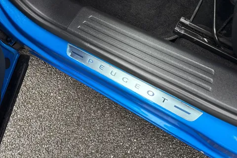 MD71NBM PEUGEOT 2008 1.2 PureTech GT Euro 6 (s/s) 5dr Thumbnail #38