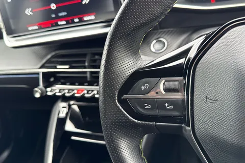 MD71NBM PEUGEOT 2008 1.2 PureTech GT Euro 6 (s/s) 5dr Thumbnail #39