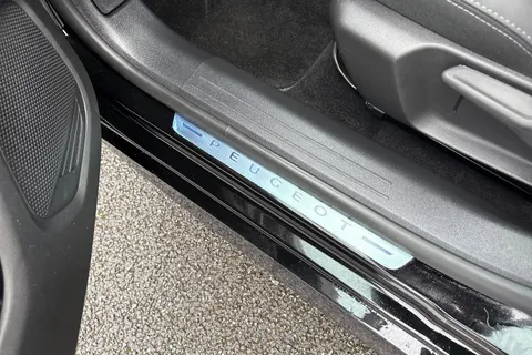 FG71NVJ PEUGEOT e-208 50kWh GT Auto 5dr Thumbnail #39