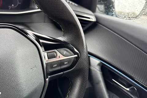 MD71NBM PEUGEOT 2008 1.2 PureTech GT Euro 6 (s/s) 5dr Thumbnail #40