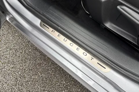 WG71GGO PEUGEOT e-208 50kWh GT Premium Auto 5dr Thumbnail #39