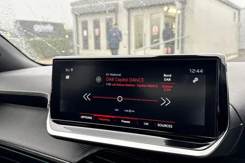 MD71NBM PEUGEOT 2008 1.2 PureTech GT Euro 6 (s/s) 5dr Thumbnail #44