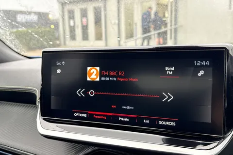 MD71NBM PEUGEOT 2008 1.2 PureTech GT Euro 6 (s/s) 5dr Thumbnail #45