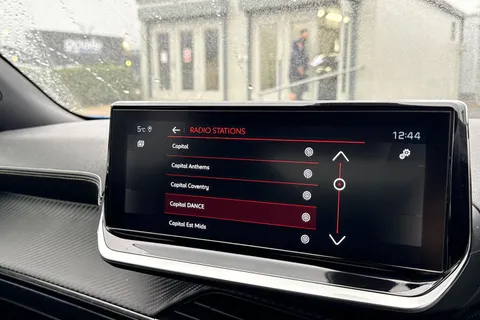 MD71NBM PEUGEOT 2008 1.2 PureTech GT Euro 6 (s/s) 5dr Thumbnail #46