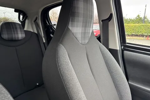 54 of 63 for PEUGEOT 108 1.0 Allure Euro 6 (s/s) 5dr