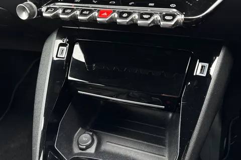 MD71NBM PEUGEOT 2008 1.2 PureTech GT Euro 6 (s/s) 5dr Thumbnail #56