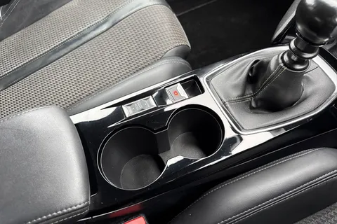 MD71NBM PEUGEOT 2008 1.2 PureTech GT Euro 6 (s/s) 5dr Thumbnail #60