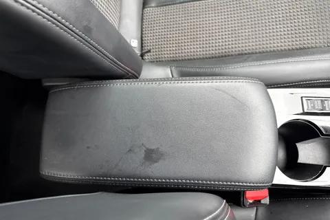 MD71NBM PEUGEOT 2008 1.2 PureTech GT Euro 6 (s/s) 5dr Thumbnail #61