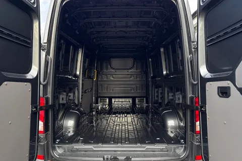 PN25RGV Volkswagen Crafter 2.0 TDI 177PS Commerce High Roof Van Auto Thumbnail #7