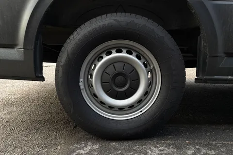 PN25RGV Volkswagen Crafter 2.0 TDI 177PS Commerce High Roof Van Auto Thumbnail #11