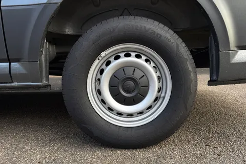 PN25RGV Volkswagen Crafter 2.0 TDI 177PS Commerce High Roof Van Auto Thumbnail #13