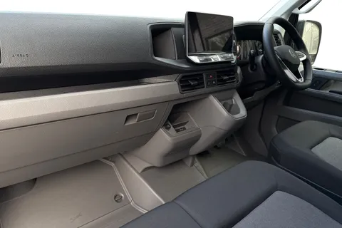 PN25RGV Volkswagen Crafter 2.0 TDI 177PS Commerce High Roof Van Auto Thumbnail #15