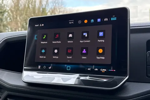 PN25RGV Volkswagen Crafter 2.0 TDI 177PS Commerce High Roof Van Auto Thumbnail #17