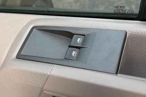 PN25RGV Volkswagen Crafter 2.0 TDI 177PS Commerce High Roof Van Auto Thumbnail #21