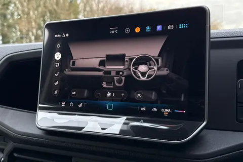 PN25RGV Volkswagen Crafter 2.0 TDI 177PS Commerce High Roof Van Auto Thumbnail #22