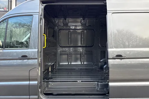 PN25RGV Volkswagen Crafter 2.0 TDI 177PS Commerce High Roof Van Auto Thumbnail #27