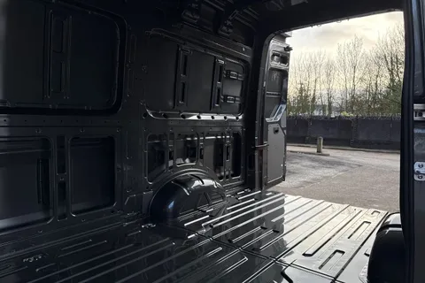 PN25RGV Volkswagen Crafter 2.0 TDI 177PS Commerce High Roof Van Auto Thumbnail #28