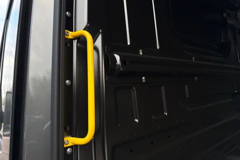 PN25RGV Volkswagen Crafter 2.0 TDI 177PS Commerce High Roof Van Auto Thumbnail #30