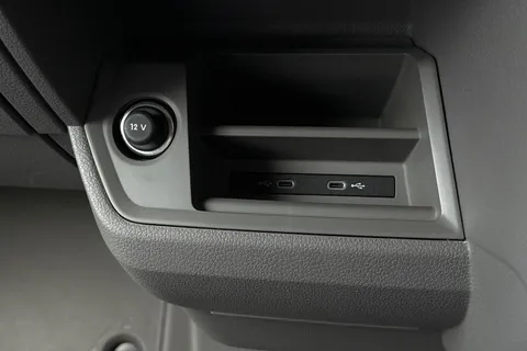 PN25RGV Volkswagen Crafter 2.0 TDI 177PS Commerce High Roof Van Auto Thumbnail #33