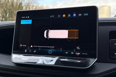 PN25RGV Volkswagen Crafter 2.0 TDI 177PS Commerce High Roof Van Auto Thumbnail #37