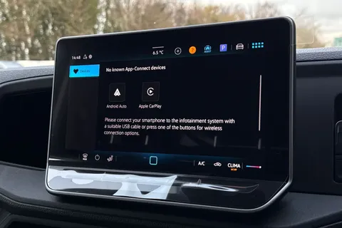 PN25RGV Volkswagen Crafter 2.0 TDI 177PS Commerce High Roof Van Auto Thumbnail #38