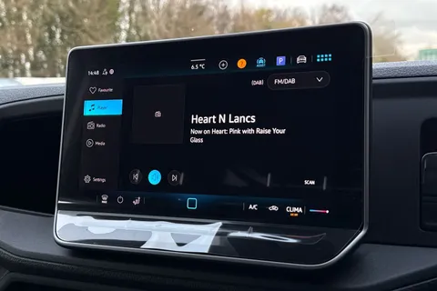 PN25RGV Volkswagen Crafter 2.0 TDI 177PS Commerce High Roof Van Auto Thumbnail #39