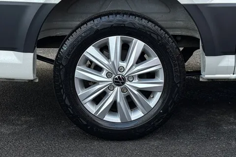 KY74TYS Volkswagen Crafter 2.0 TDI 177PS Commerce Plus High Roof Van Thumbnail #11