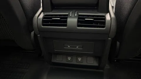 KK24LDY Land Rover Defender 90 3.0 D350 X 3dr Thumbnail #18